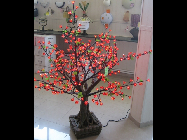 Äåðåâüÿ ñâåòîäèîäíûå